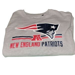 New England Patriots NFL Crop Woman's Size Large Crewneck Sweatshirt
